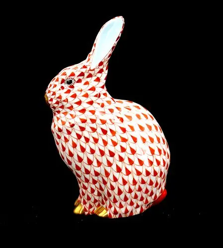 1930s Hungarian Herend Hand-Painted Fishnet Pattern Porcelain Bunny Figurine