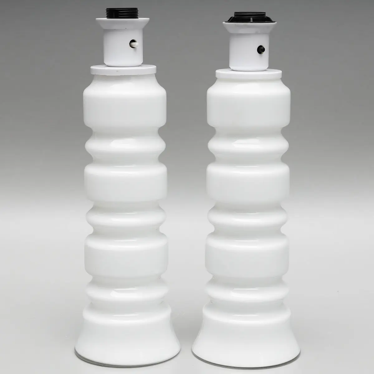 BORDSLAMPOR, ett par, glas, troligen Lindshammar glasbruk, 1960/70-tal.