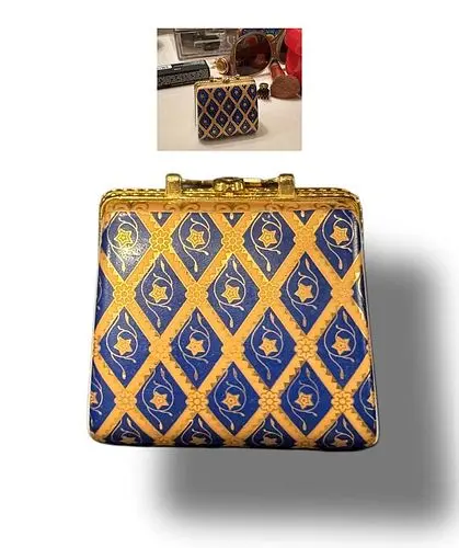 A Porcelain Jewelry Trinket Box