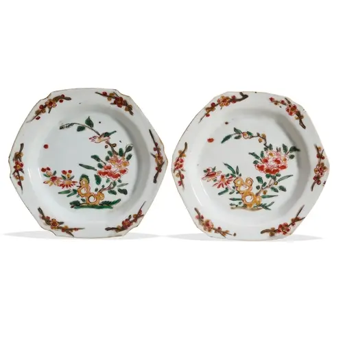 A PAIR OF WUCAI, KO-AKAI, HEXAGONAL SAUCER DISHES TIANQI, 16...