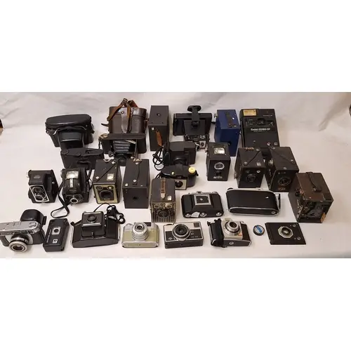 Vintage Cameras incl. Ensign all distance 20 box camera, Pol...