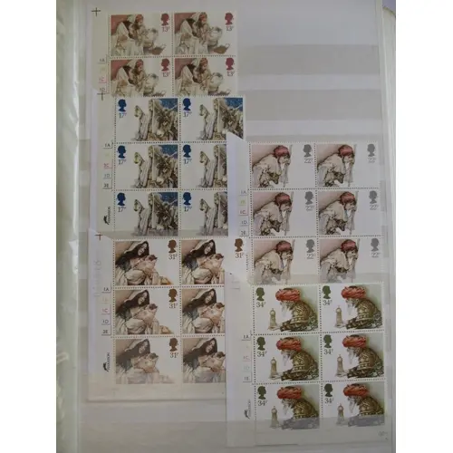 A collection of commemorative issues in 4 stockbooks, mostly...