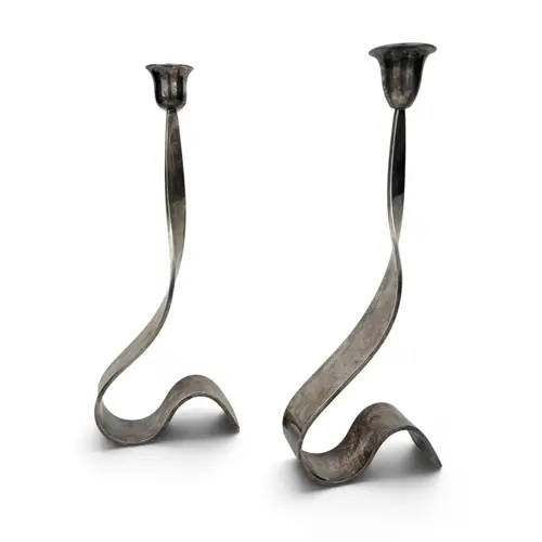 A PAIR OF SILVER PLATED CANDLESTICKS 30cm H