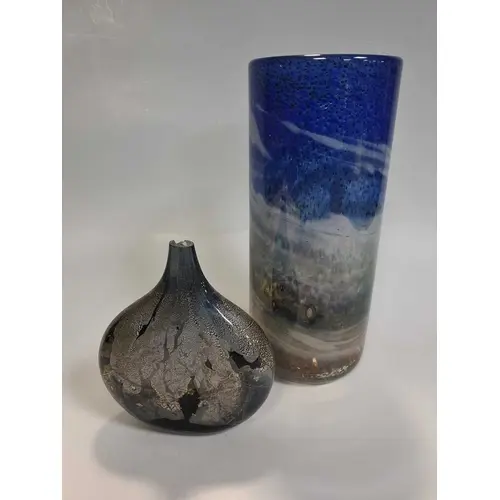 TWO PIECES OF VINTAGE ISLE OF WIGHT STUDIO GLASS BY MICHAEL ...