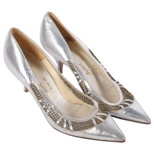 A pair of lady's silver metallic pumps, handmade for Mondain...