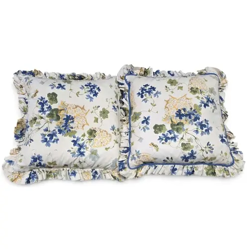 A good quantity of Cushions.
