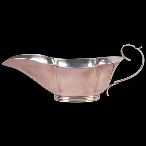 An Edwardian silver sauce boat, William Devenport, Birmingha...