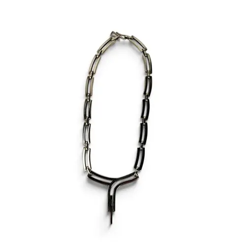 A SILVER MODERNIST NECKLACE Weight: 68gms