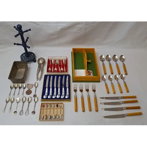 Community Plate Cake Forks, Royal Grafton ceramic handled fr...