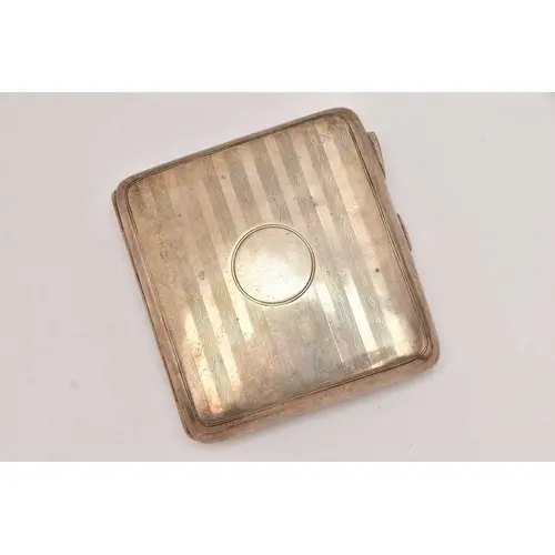 AN EARLY 20TH CENTURY SILVER CIGARETTE CASE, with engine tur...