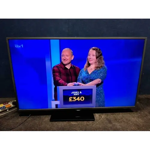 A PHILIPS 50PUS6262/05 50in TV on stand (PAT passed and work...