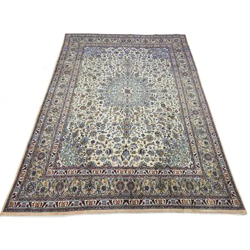 A finely hand-woven Persian Kashan carpet, with a full wool ...