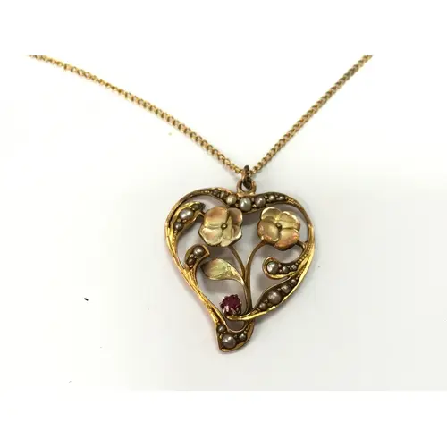 A 9ct gold vintage heart pendant necklace featuring an ...
