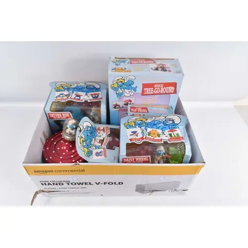 SIX VINTAGE PEYO IRWIN AND TOY ISLAND SMURFS TOYS, to includ...