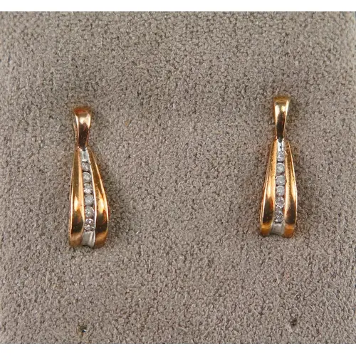 A pair of diamond drop earrings in 9K yellow gold earrings, ...