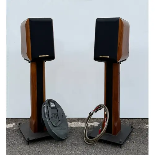 A pair of Sonus Faber Concertino two-way hi-fi loud speakers...