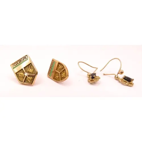 Two Foxbro gold long service tie pins in 10ct, 1.6g and 14ct...