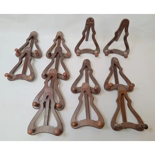 12 Wooden Van Hygan & Smythe Table Top Easels/plate stands a...