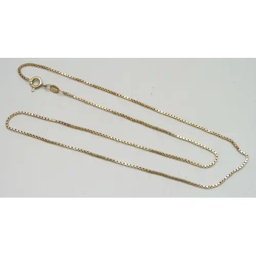 A 9ct gold box chain necklace, 3.5g, 48cm, repaired