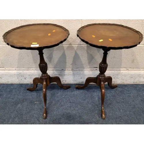 A PAIR OF REPRODUCTION MAHOGANY DISH TOP TRIPOD TABLES, with...