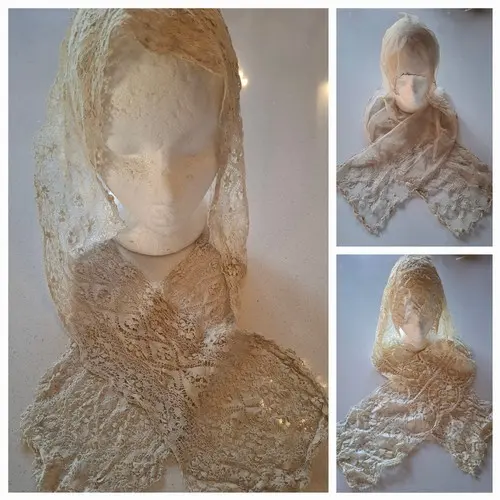 Vintage wedding veils, table linen and trimmings to include ...