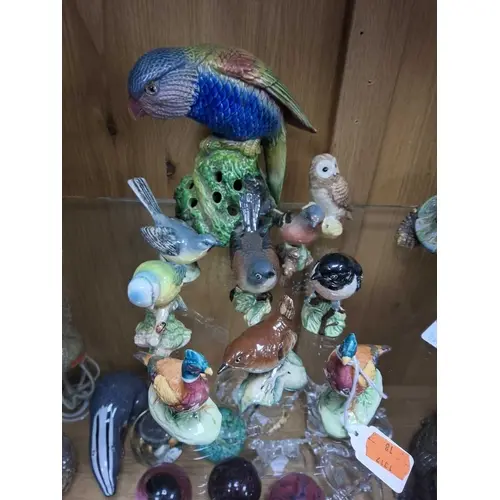 A GROUP OF VINTAGE BESWICK & BRETBY CERAMIC BIRD ORNAMEN...