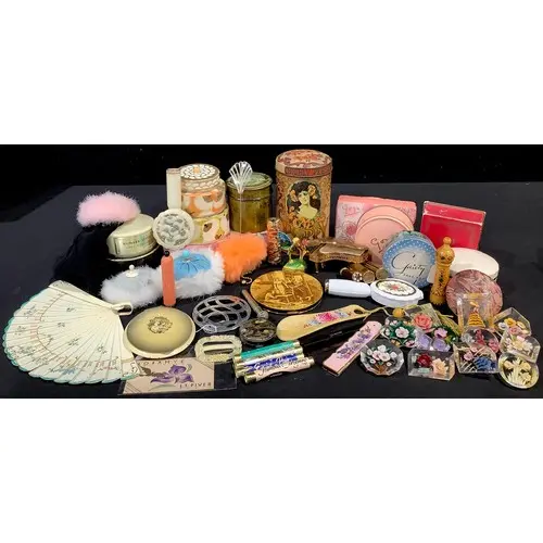Ladies accessories - a collection of vintage vanity items i...