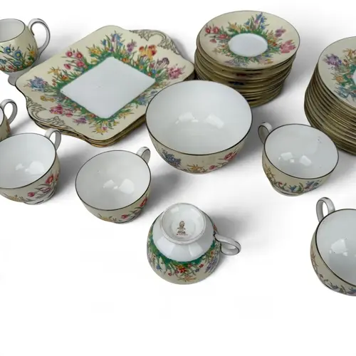 A WEDGWOOD PRAIRIE FLOWERS THIRTY NINE PIECE TEA SERVICE...