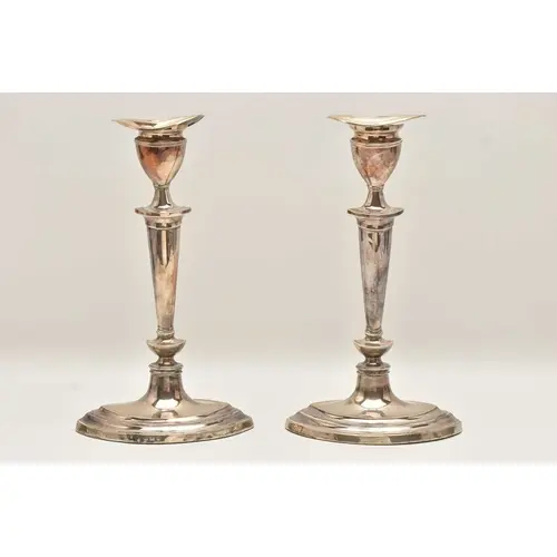 A PAIR OF EDWARDIAN SILVER CANDLESTICKS, of lozenge form, kn...