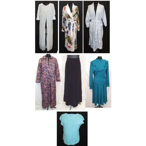 Ladies Vintage WMS Quilted House Coat size 12/14, vintage bl...