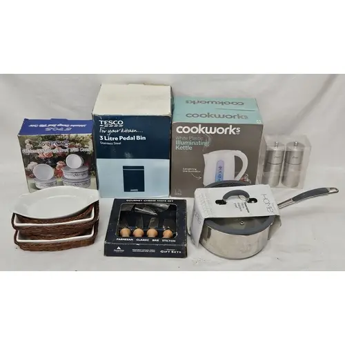 As New Kitchen Items incl. Cookworks white plastic illuminat...