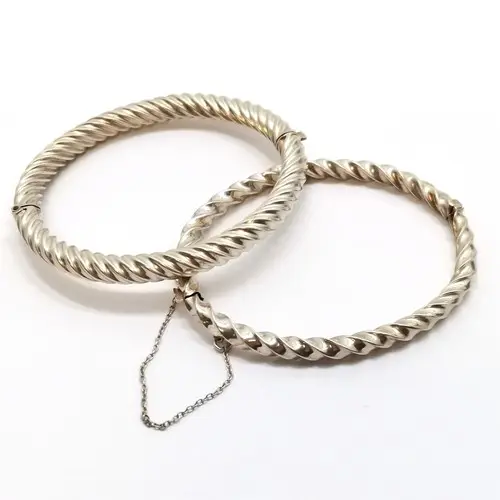 2 x antique unmarked silver ribbed bangles - largest 6cm acr...