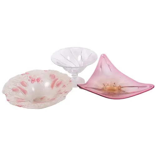 A glass table centre bowl on pedestal with swirl design, 29....