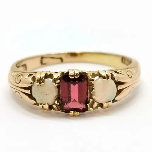 Antique 18ct marked gold garnet & opal stone set ring - size...