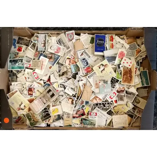 Large qty of mixed cigarette cards / trade cards with better...