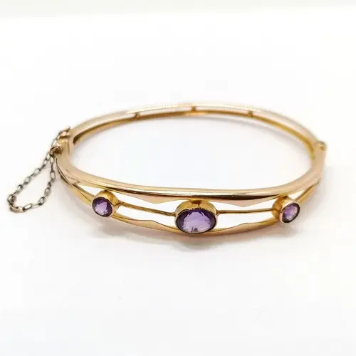 Antique 9ct marked gold bangle set with amethysts - 6cm acro...