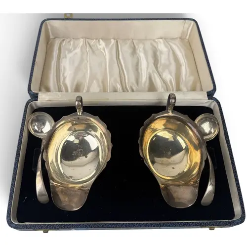 A SET OF SILVER SAUCE BOATS AND LADLES BY EDWARD VINER FOR V...