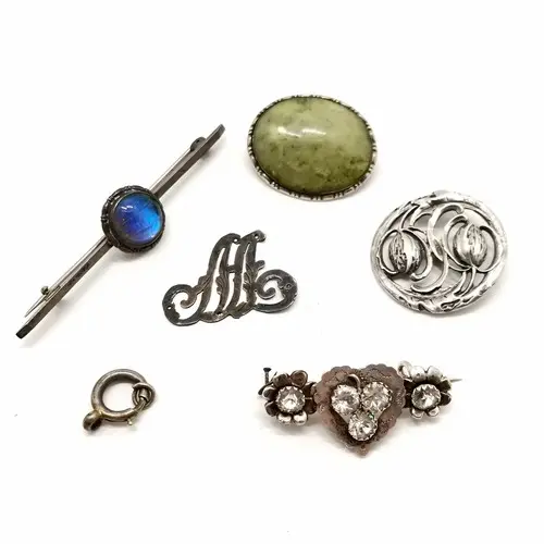 6 x Antique silver jewellery inc Connemara brooch, paste bro...