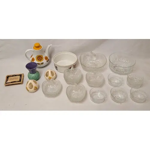 Apple Shaped Glass Dessert Bowl & 8 matching smaller bowls, ...