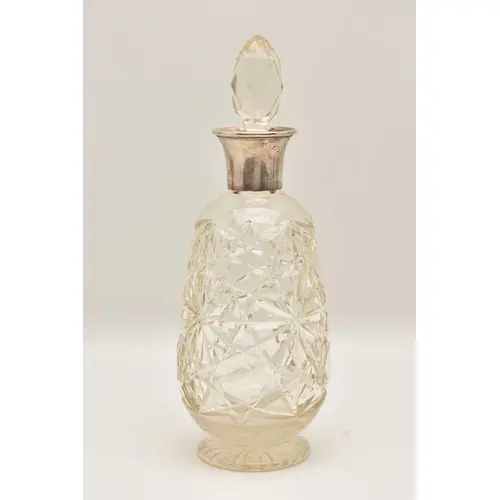 AN EARLY 20TH CENTURY SILVER MOUNTED CUT GLASS DECANTER, sil...