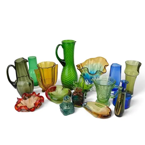 A GROUP OF MID-CENTURY AND MODERN ART GLASS To include a Ura...