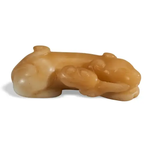 A YELLOW JADE FIGURE OF A DOG QING DYNASTY, 19TH CENTURY 黄玉...