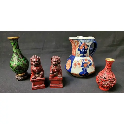 COLLECTION OF EAST ASIAN DECORATIVE COLLECTABLES comprising...