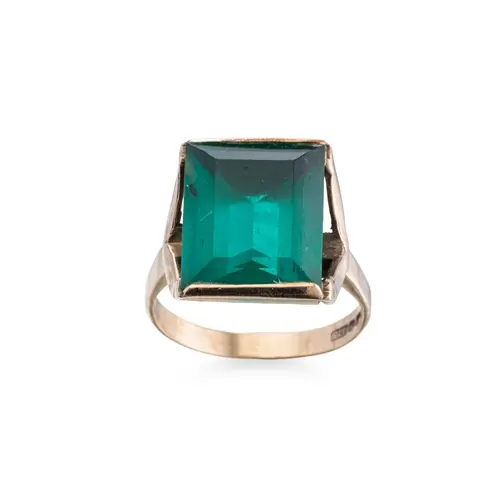 A VINTAGE GREEN GLASS RING, mounted in 9ct gold, hallmarked ...