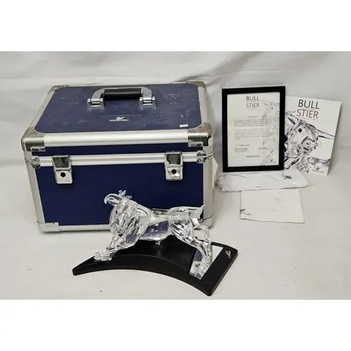 2004 Swarovski The Bull Figurine 8049/10,000 in blue vinyl c...