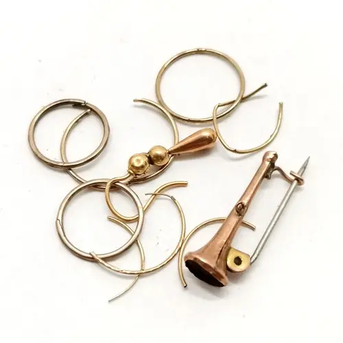 Qty of scrap gold inc horn brooch with metal pin, antique 15...