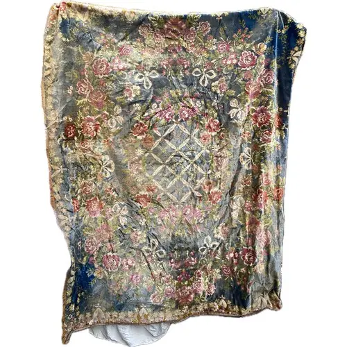 A large tufted silk floral wall hanging/rug, 180x210cm