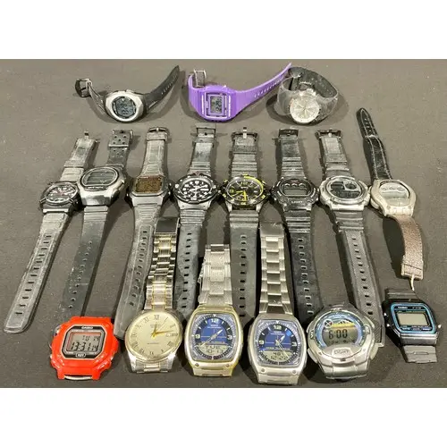 Watches - A varied collection of fifteen wristwatches featur...