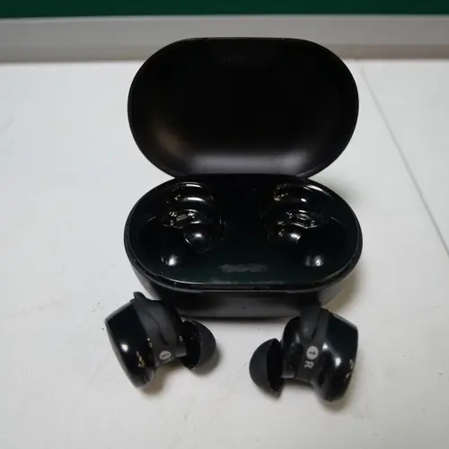 A pair of Bose earbuds, original RRP £149.99 (405-209) *This...