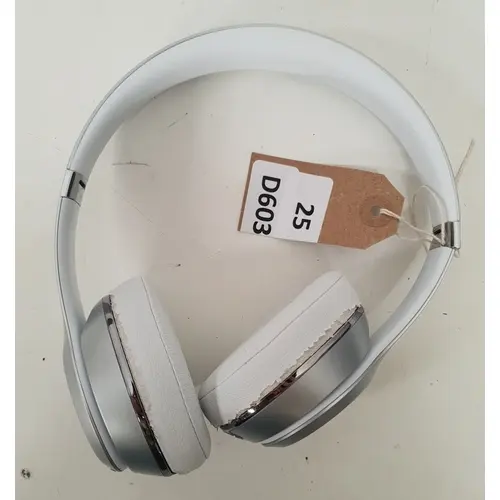 PAIR OF BEATS SOLO 3 WIRELESS NOISE CANCELLING HEADPHONES Mo...